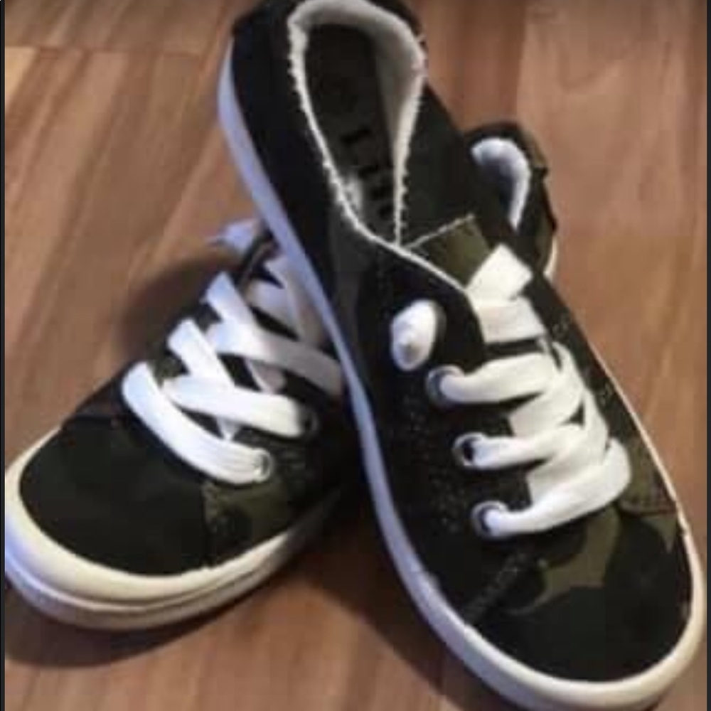 Camo sneaker